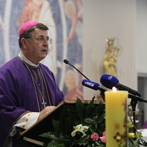 Homilija biskupa Šaška u euharistijskome slavlju za preminuloga mons. Valentina Pozaića, pomoćnoga biskupa zagrebačkog u miru